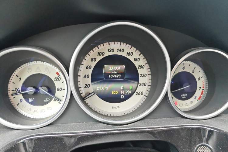 Used Mercedes-Benz E-Class 2014 E 260 L Sport Edition Odometer Close Up