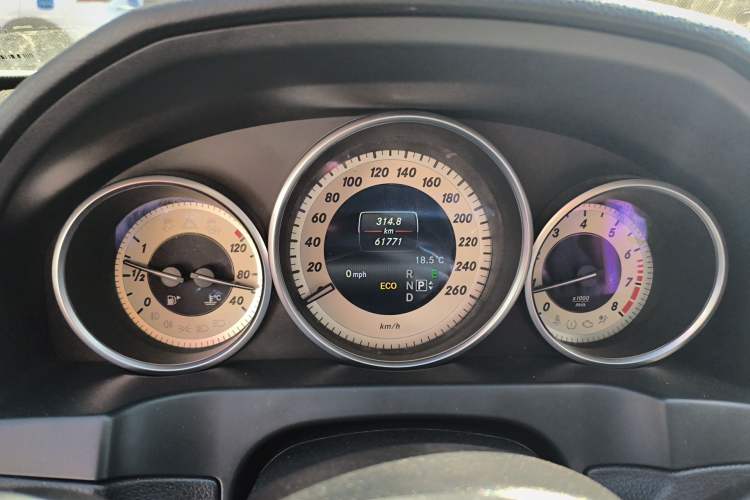 Used Mercedes-Benz E-Class 2014 E 260 Coupe Odometer Close Up