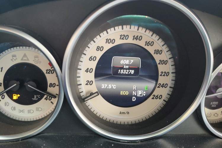 Used Mercedes-Benz E-Class 2014 E 260 Coupe Odometer Close Up