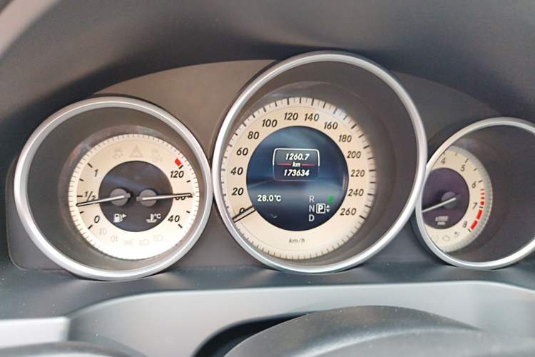 Used Mercedes-Benz E-Class 2014 E 260 Coupe Odometer Close Up