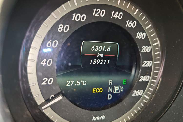 Used Mercedes-Benz E-Class 2014 E 260 L Odometer Close Up
