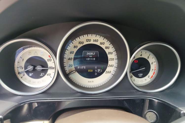 Used Mercedes-Benz E-Class 2014 E 260 L Sport Edition Odometer Close Up