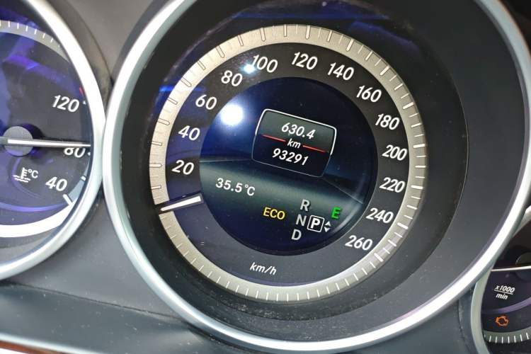 Used Mercedes-Benz E-Class 2014 E 260 L Odometer Close Up