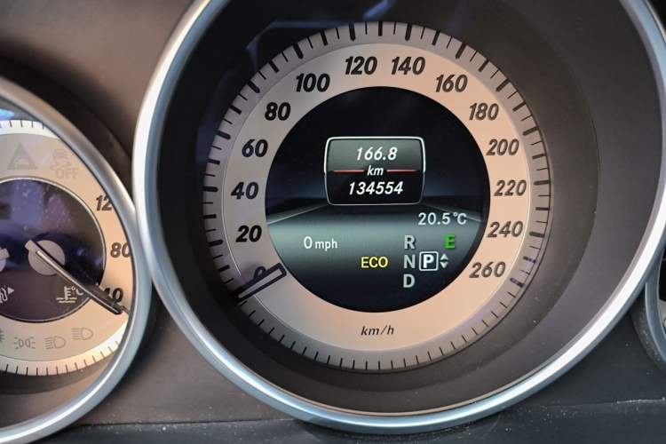 Used Mercedes-Benz E-Class 2014 E 260 L Sport Edition Odometer Close Up