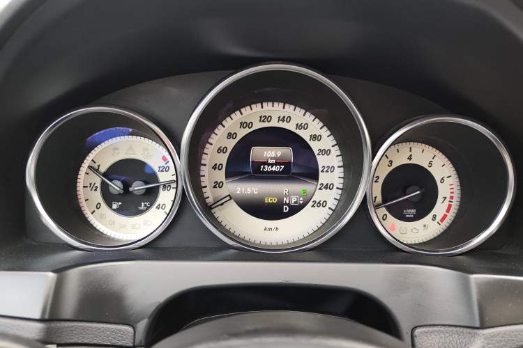 Used Mercedes-Benz E-Class 2014 E 260 Coupe Odometer Close Up