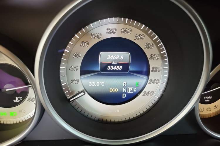Used Mercedes-Benz E-Class 2014 E 260 Coupe Odometer Close Up