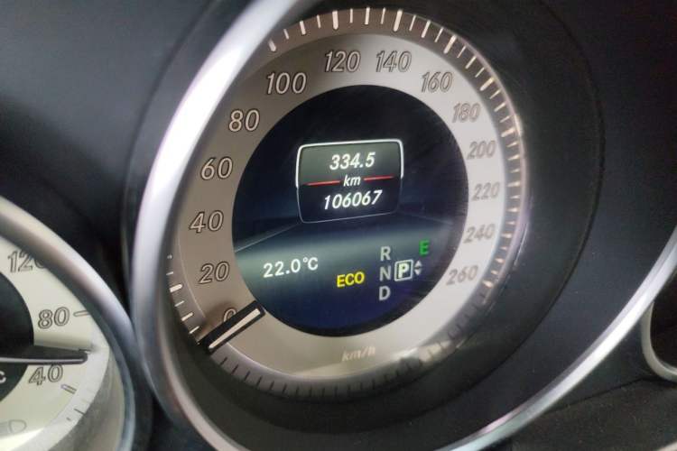 Used Mercedes-Benz E-Class 2014 E 260 L Sport Edition Odometer Close Up