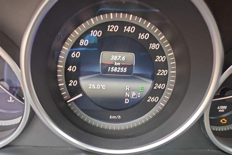Used Mercedes-Benz E-Class 2014 E 300 L Odometer Close Up