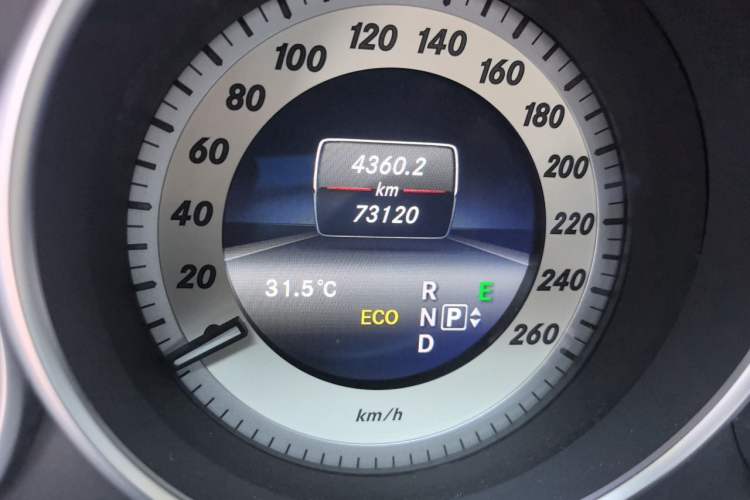 Used Mercedes-Benz E-Class 2014 E 260 Coupe Odometer Close Up