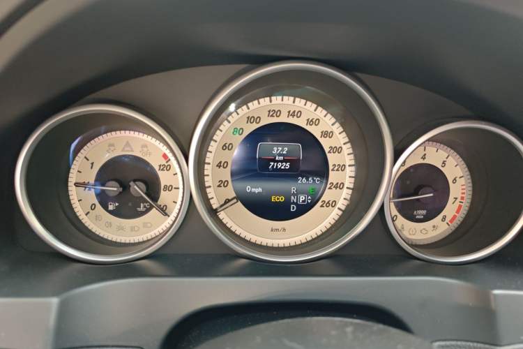 Used Mercedes-Benz E-Class 2014 E 260 Coupe Odometer Close Up