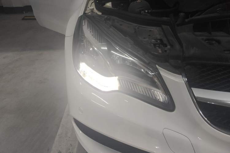 Used Mercedes-Benz E-Class 2014 E 200 Coupe Right Front Headlight