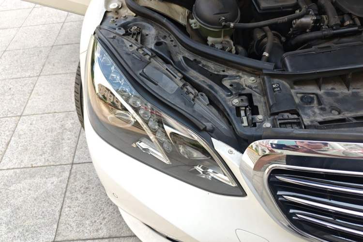 Used Mercedes-Benz E-Class 2014 E 260 L Right Front Headlight