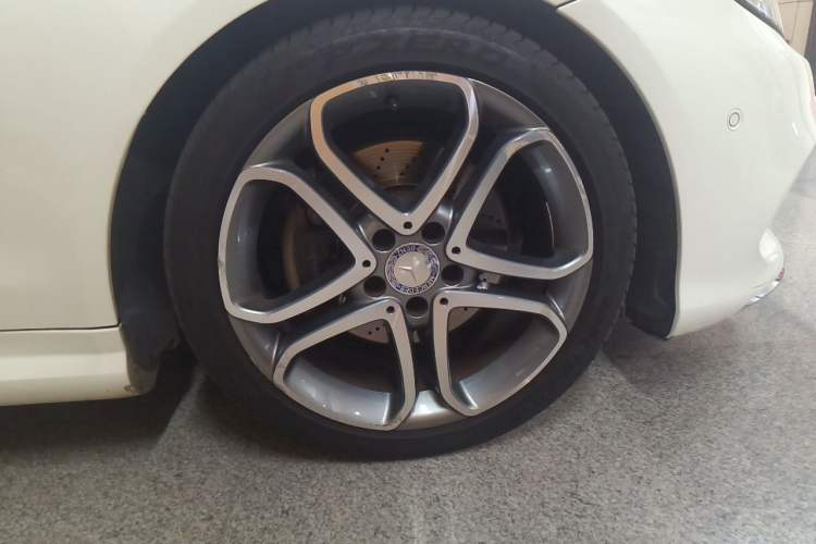 Used Mercedes-Benz E-Class 2014 E 200 Coupe Right Front Wheel Hub