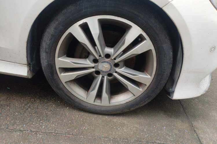 Used Mercedes-Benz E-Class 2014 Restyled E 260 L Sport Edition Right Front Wheel Hub