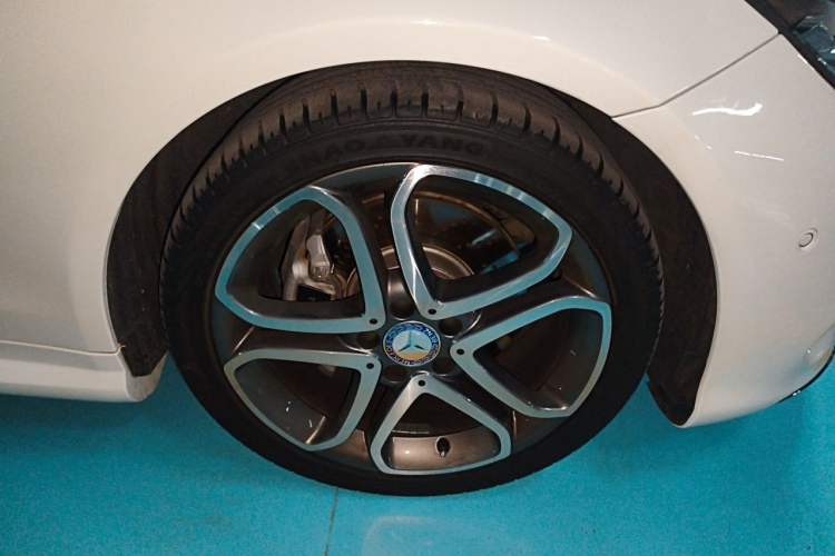 Used Mercedes-Benz E-Class 2014 E 200 Coupe Right Front Wheel Hub
