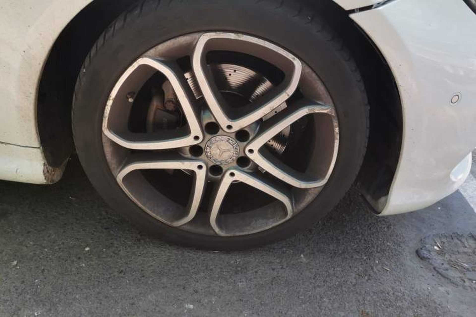Used Mercedes-Benz E-Class 2014 E 260 Coupe Right Front Wheel Hub