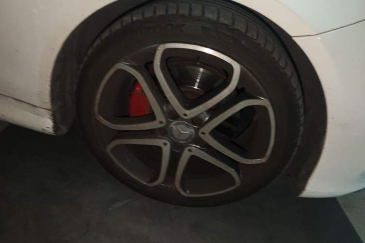 Used Mercedes-Benz E-Class 2014 E 260 Coupe Right Front Wheel Hub