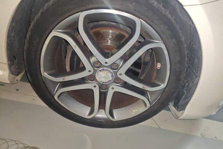 Used Mercedes-Benz E-Class 2014 E 200 Coupe Right Front Wheel Hub