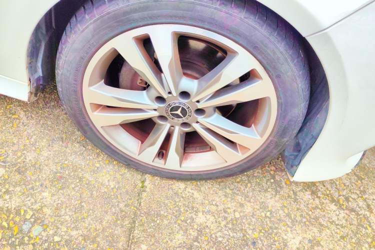 Used Mercedes-Benz E-Class 2014 E 260 L Sport Edition Right Front Wheel Hub
