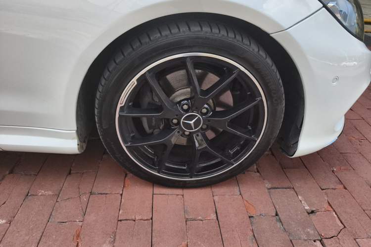 Used Mercedes-Benz E-Class 2014 E 200 Coupe Right Front Wheel Hub