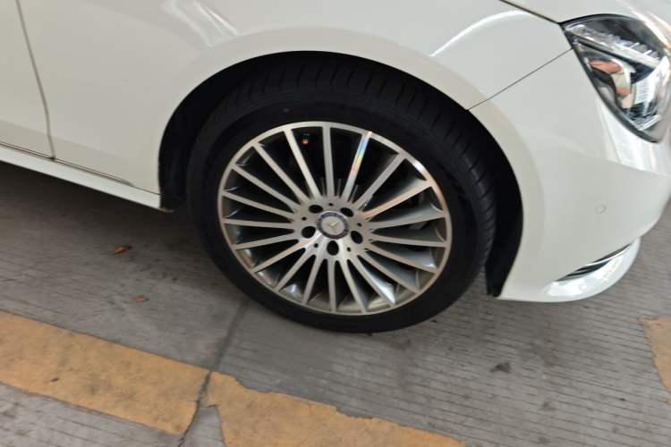 Used Mercedes-Benz E-Class 2014 E 260 L Luxury Model Right Front Wheel Hub