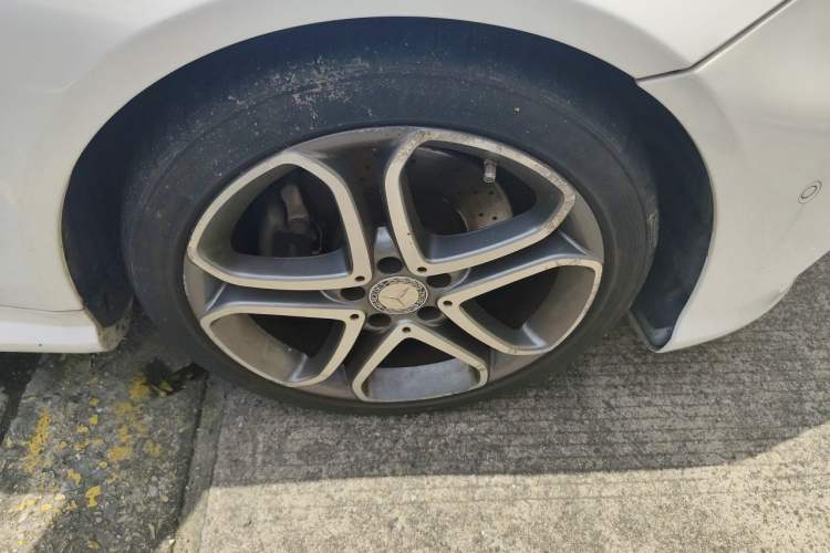 Used Mercedes-Benz E-Class 2014 E 200 Coupe Right Front Wheel Hub