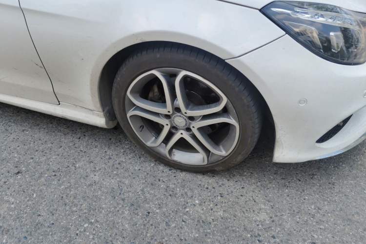 Used Mercedes-Benz E-Class 2014 E 260 Coupe Right Front Wheel Hub