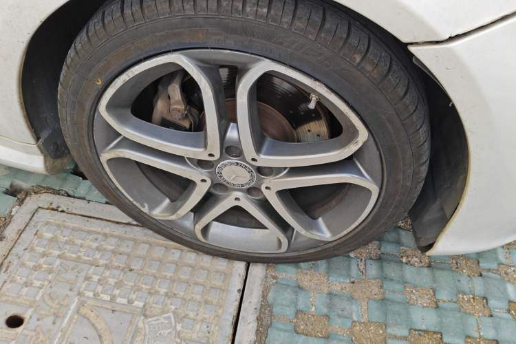 Used Mercedes-Benz E-Class 2014 E 200 Coupe Right Front Wheel Hub