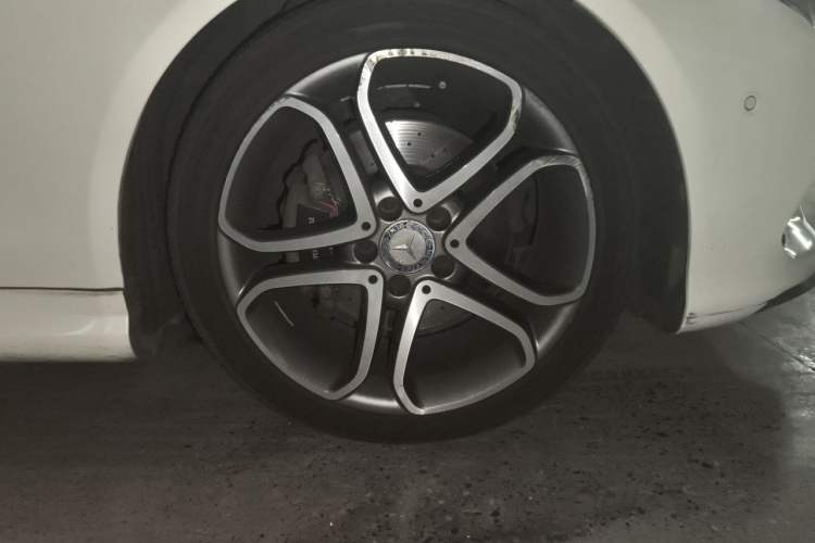 Used Mercedes-Benz E-Class 2014 E 260 Coupe Right Front Wheel Hub