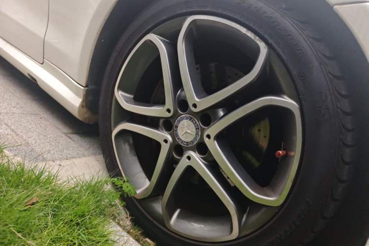 Used Mercedes-Benz E-Class 2014 E 200 Coupe Right Front Wheel Hub
