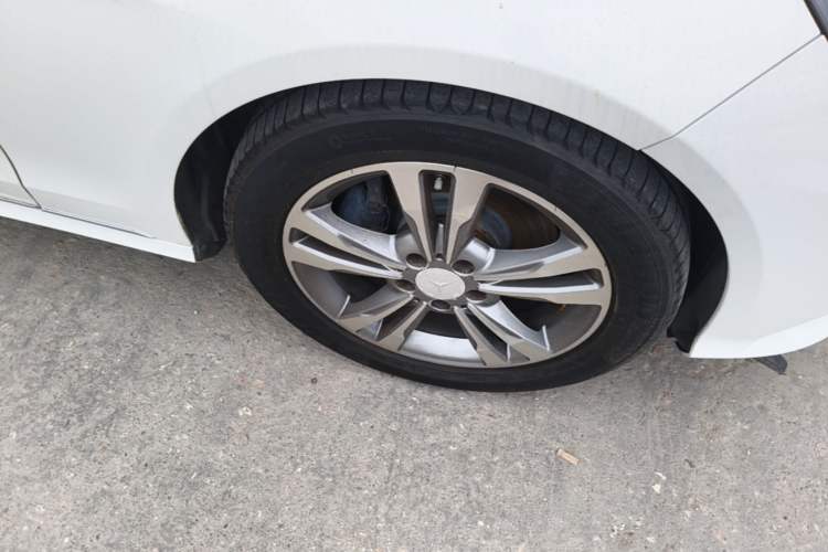 Used Mercedes-Benz E-Class 2014 E 260 L Sport Edition Right Front Wheel Hub