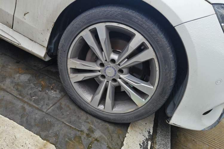 Used Mercedes-Benz E-Class 2014 E 260 L Sport Edition Right Front Wheel Hub