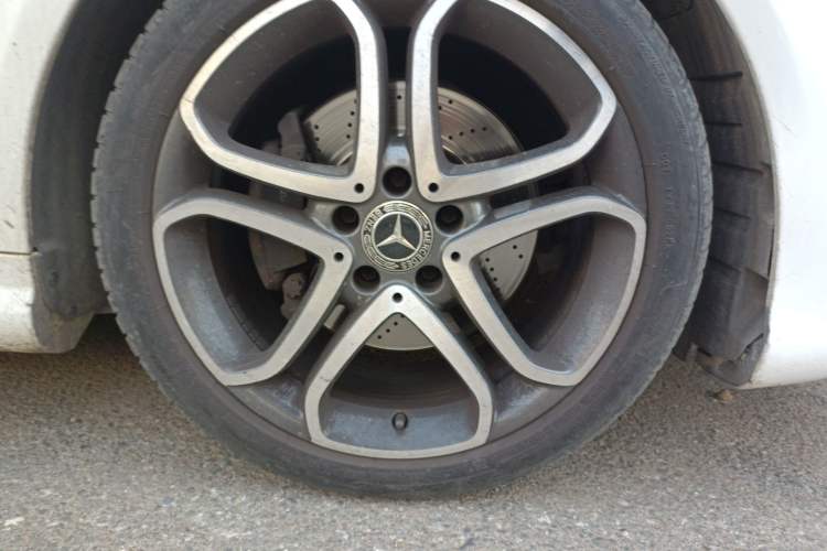 Used Mercedes-Benz E-Class 2014 E 200 Coupe Right Front Wheel Hub