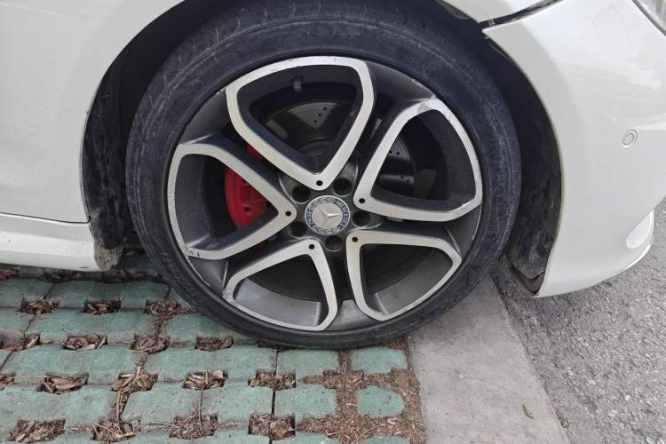Used Mercedes-Benz E-Class 2014 E 200 Coupe Right Front Wheel Hub