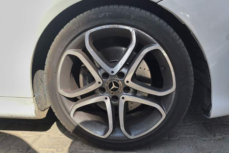 Used Mercedes-Benz E-Class 2014 E 260 Coupe Right Front Wheel Hub
