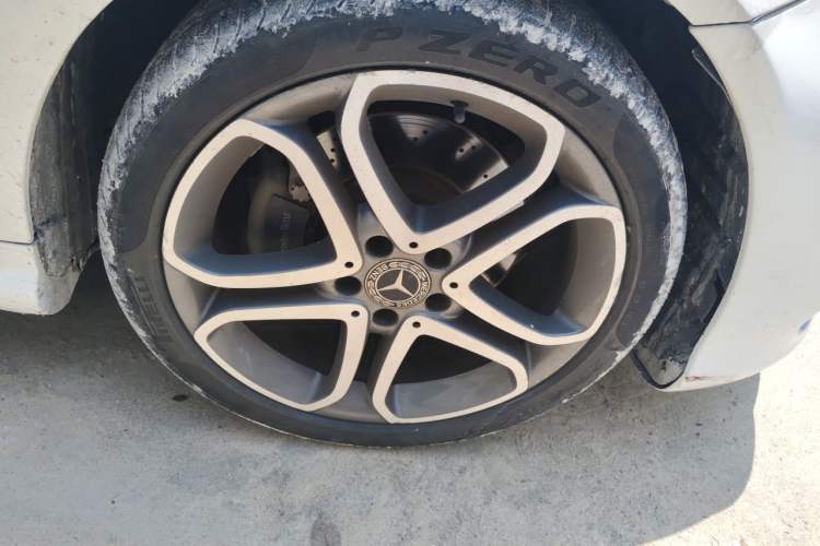 Used Mercedes-Benz E-Class 2014 E 260 Coupe Right Front Wheel Hub