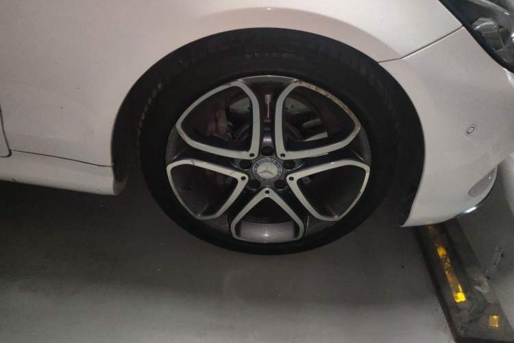 Used Mercedes-Benz E-Class 2014 E 200 Coupe Right Front Wheel Hub