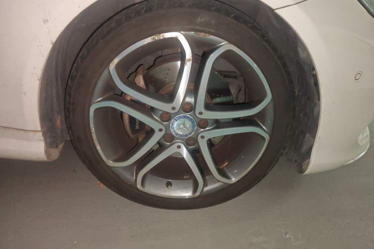 Used Mercedes-Benz E-Class 2014 E 200 Coupe Right Front Wheel Hub