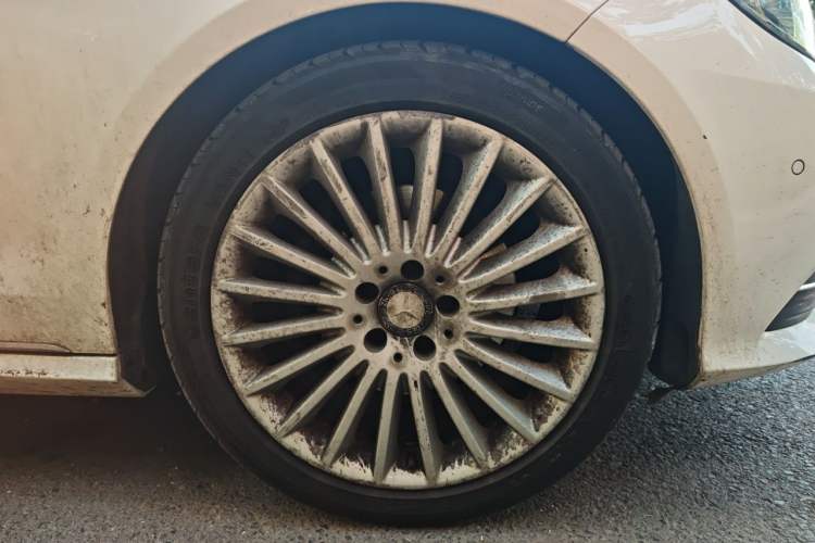 Used Mercedes-Benz E-Class 2014 E 260 L Right Front Wheel Hub
