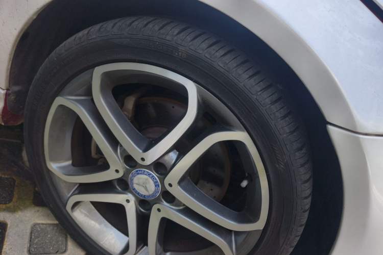 Used Mercedes-Benz E-Class 2014 E 200 Coupe Right Front Wheel Hub