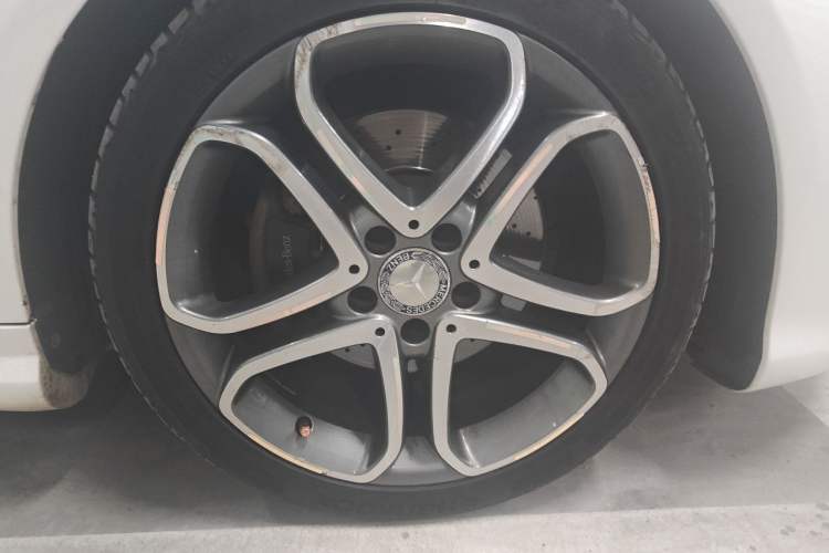 Used Mercedes-Benz E-Class 2014 E 200 Coupe Right Front Wheel Hub