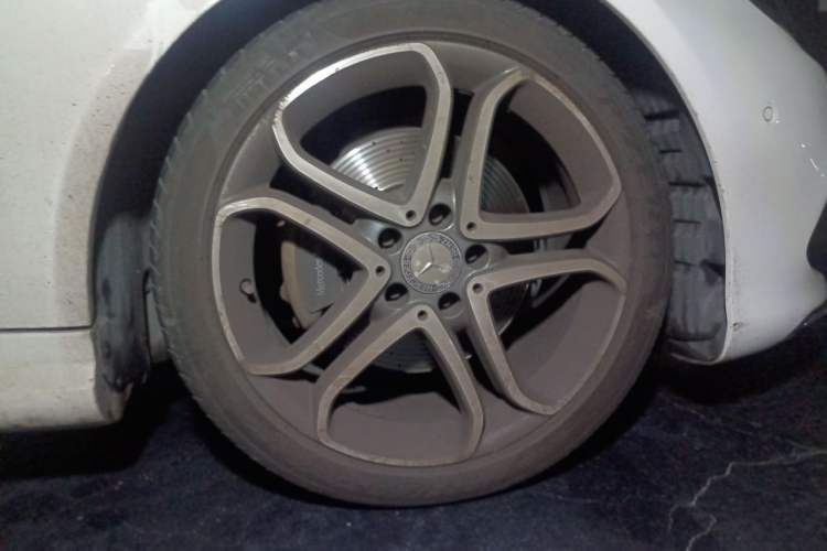 Used Mercedes-Benz E-Class 2014 E 200 Coupe Right Front Wheel Hub