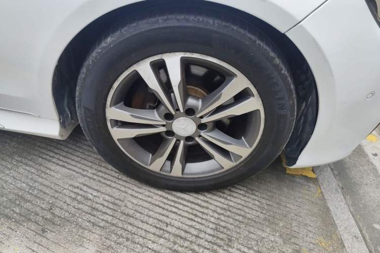 Used Mercedes-Benz E-Class 2014 E 260 L Sport Edition Right Front Wheel Hub