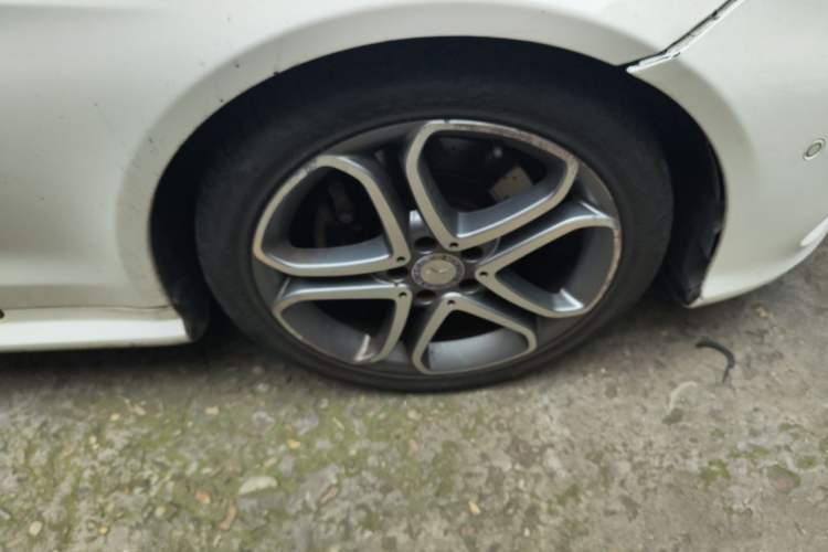 Used Mercedes-Benz E-Class 2014 E 200 Coupe Right Front Wheel Hub
