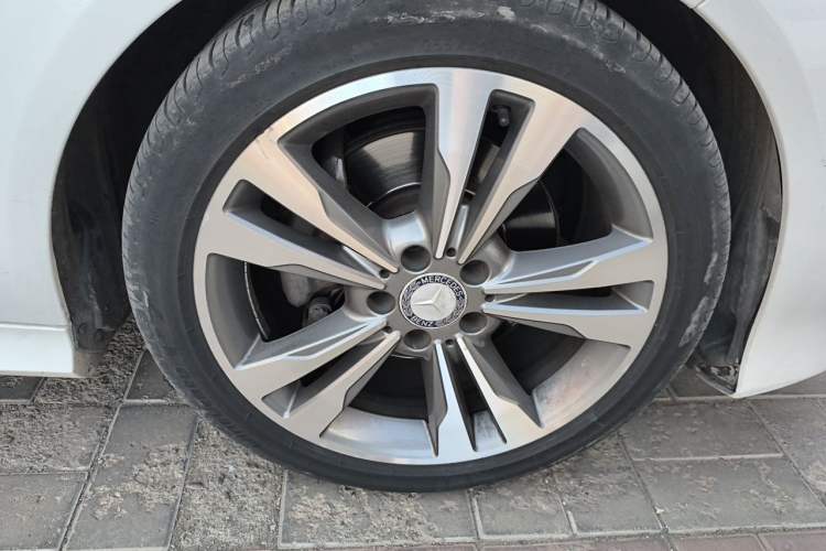 Used Mercedes-Benz E-Class 2014 E 260 L Sport Edition Right Front Wheel Hub