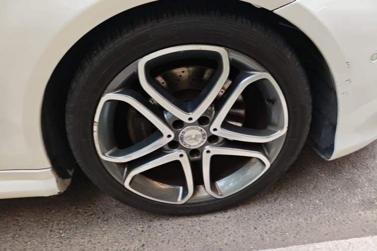 Used Mercedes-Benz E-Class 2014 E 200 Coupe Right Front Wheel Hub