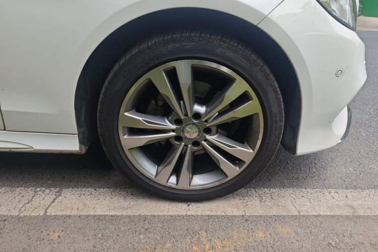 Used Mercedes-Benz E-Class 2014 Restyled E 260 L Sport Edition Right Front Wheel Hub