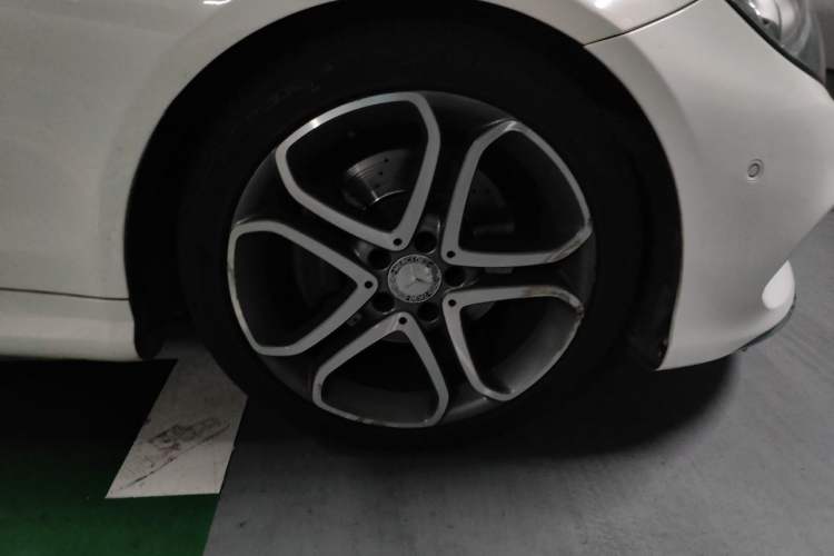 Used Mercedes-Benz E-Class 2014 E 200 Coupe Right Front Wheel Hub