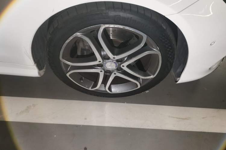 Used Mercedes-Benz E-Class 2014 E 200 Coupe Right Front Wheel Hub