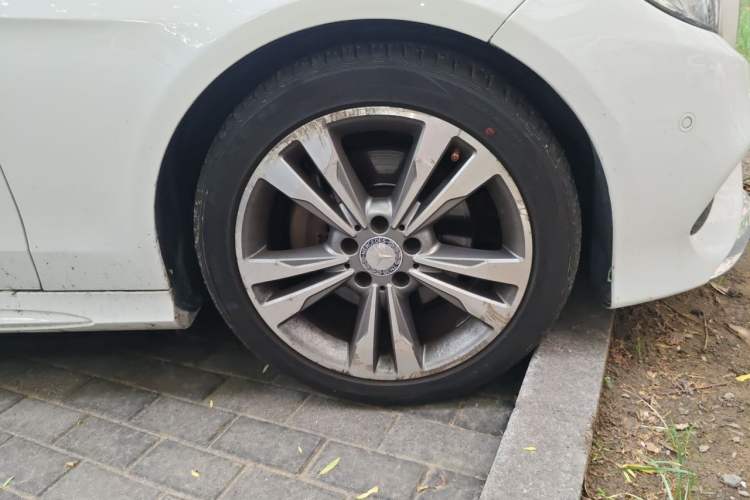 Used Mercedes-Benz E-Class 2014 Restyled E 260 L Sport Edition Right Front Wheel Hub